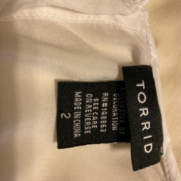 Torrid shear white hi-low shirt top split back 2 - Picture 5 of 7